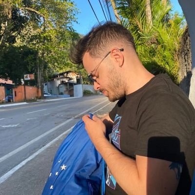 lins_______'s profile picture. o mundo tem mais três anos