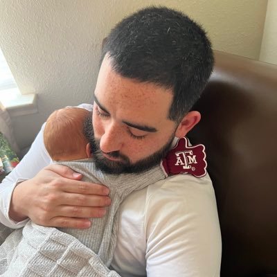 Christian. Husband to @jenniferluna137. Father. Son. Brother. Uncle. Aggie.👍🏼 Admissions Counselor at @txst