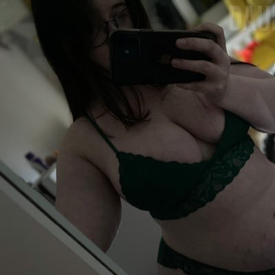 24🦋UK🇬🇧 | 5’1, thick and always down for some fun😈 | VERIFIED on the HUB🟠⚫️ MDNI‼️ | BIG SQUIRTER💦 | Telegram: purplewonder12