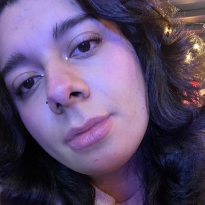 ShantyGldnBlue's profile picture. 🌙 Suave como gaviota pero felina como una leona | Idealista y soñadora | Doctorado en shots de tequila | Cantante de pedas | Sailor Scout 🌙