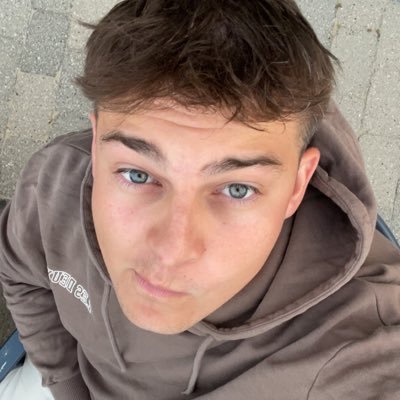 MikkelSk0vV's profile picture. 20 Mikkel Sk0vV