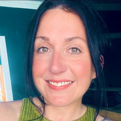Mum of 4 🥰 Music lover with a hippy soul, who loves to laugh 😆. Love nature & it’s magic. Question it all. Carpe Diem ✌🏻Probs see lots of pics of food 😘