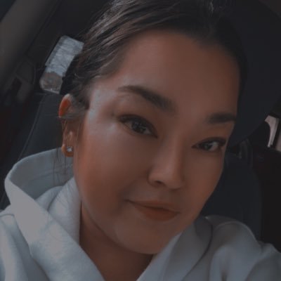 NanisGHdez's profile picture. bookstagram @thebookhound7🤓📚❤️