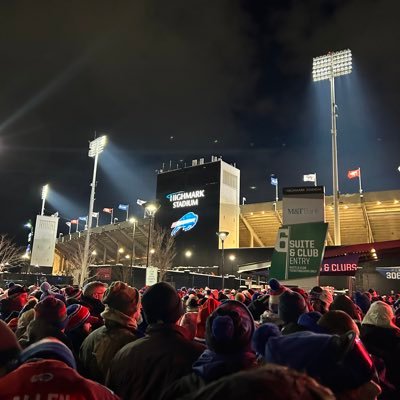 Grandissimo supporter della Juventus⚫️⚪️, diehard 🔵🔴bills fan and season ticket holder (sec 131 row 35) and an all around Bestia!!!!!!!!