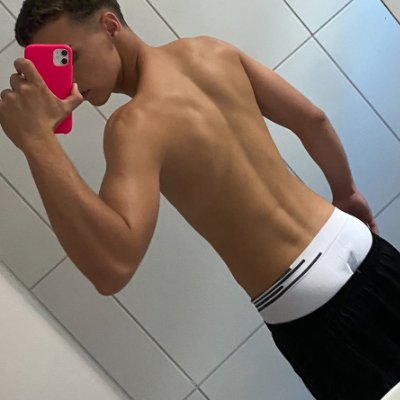 ● Léo Souza
● Versátil
● 1,67 / 68kg
● Discreto/Sigilo