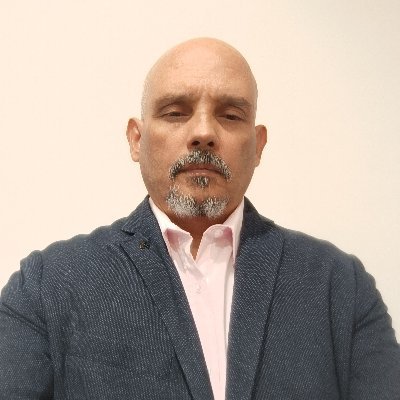rsmithlpez1's profile picture. Creador incansable centrado en aprender y crecer. Apasionado del diseño de la experiencia del usuario, el marketing digital y la inteligencia artificial.