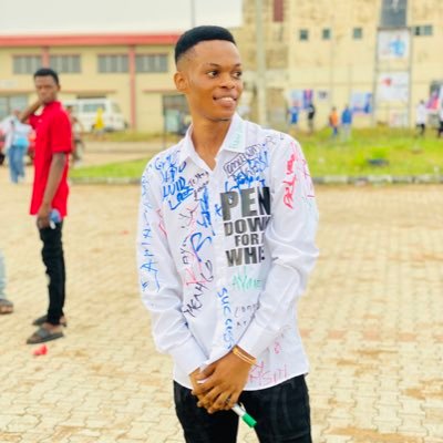 LFatusin2674's profile picture. being single is not a crime🥰