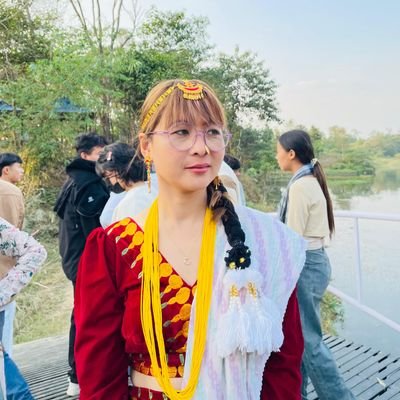 कसैको लागि माया फूल हो🌹भने कसैको लागि माया भुल हो😂अनि कसैको लागि माया अप्ठ्यारोमा तर्ने पुल हो॥
