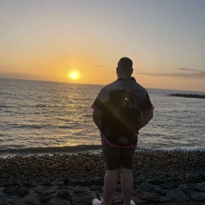 “If you’re not happy looking a knob in the face there’s something wrong” Karl Pilkington. 💙ATID🤍