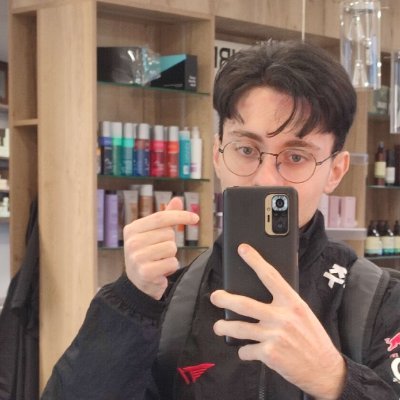 21 yo League player
1375 LP PEAK MID for @AomaEsportsLoL
Working with @TIFA_lol (the goat)
Formers : @Atletec, @EsportAtleta, @TeamVitality,@GRP_Esports