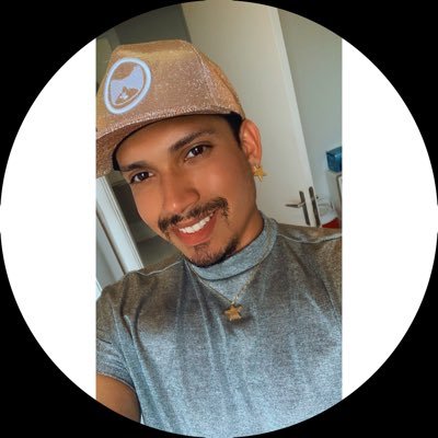 🤳Insta @guihsantannas_
🎂18/08
🌆Paulista
🎓 Marketing
💍 engaged @tiagu_ss
