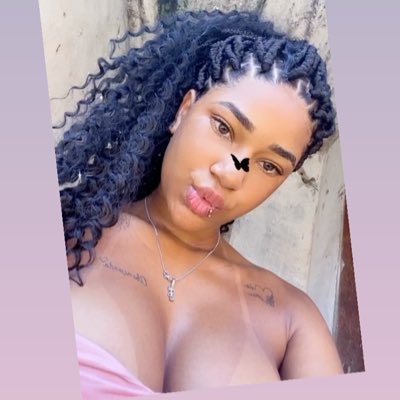 longe de toda negatividade, sendo minha própria luz.🦋✨🤞🏼