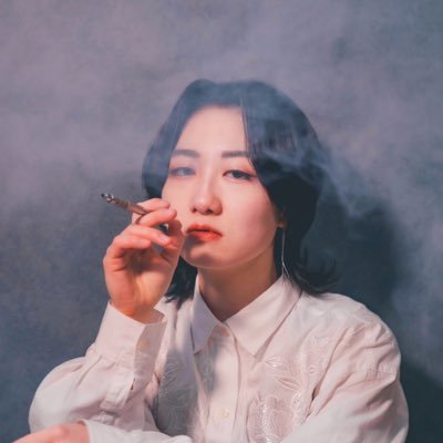 詩的な表現を素直な歌声で紡ぐ劇的アコースティックサウンド。 「醜い感情でさえも愛しく思えるように」/名古屋のシンガーソングライターです。 #飴香