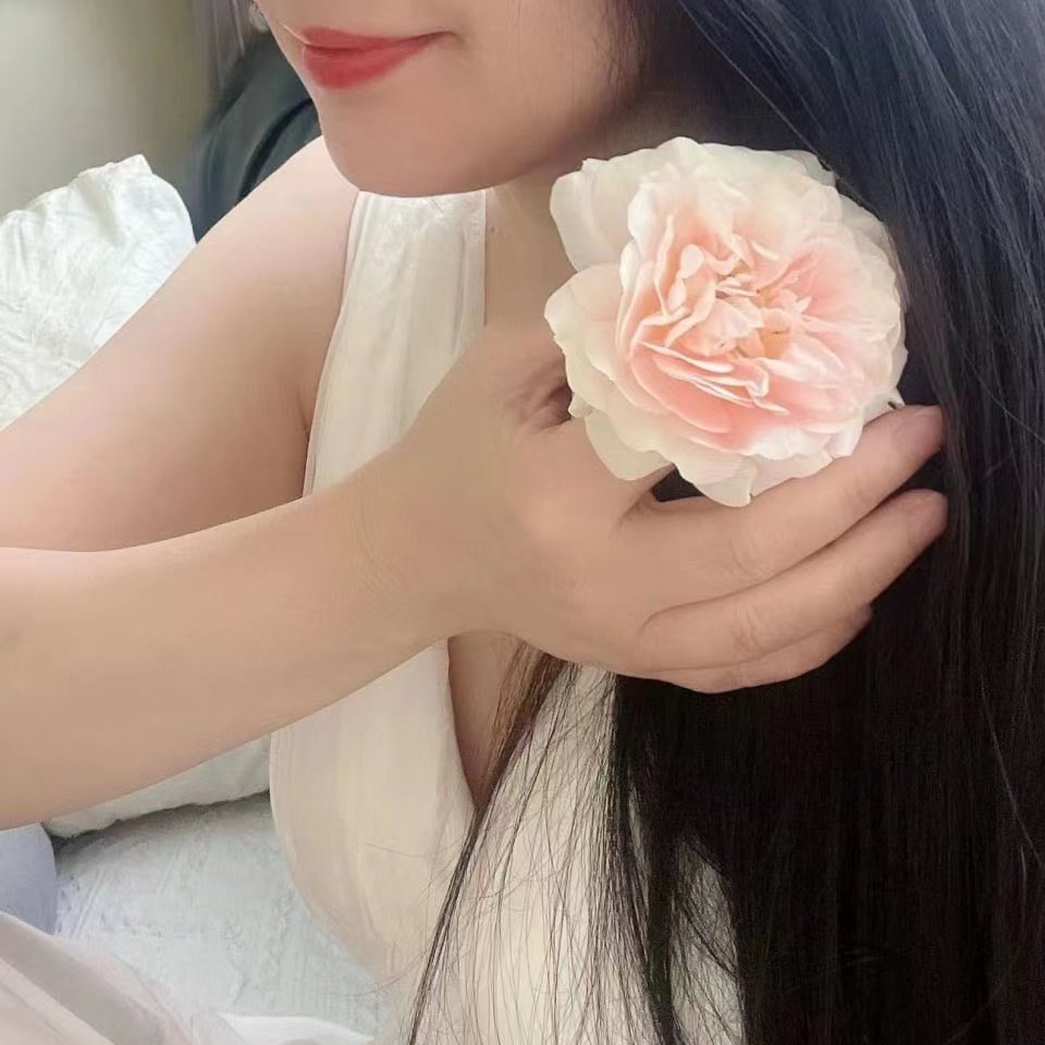 selectivity_you's profile picture. 人美声甜，哥哥喜欢的各种姿势妹妹都会，可月线下，喜欢妹妹就快快行动叭