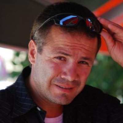 ATV Televizyonu Haber Müdürü. Tandem Yamaç Paraşütü ve Paramotor Pilotu. Hiç kimsesi yok bir kedisi var... En büyük aşkı; vatanı... Ülküsü TURAN...