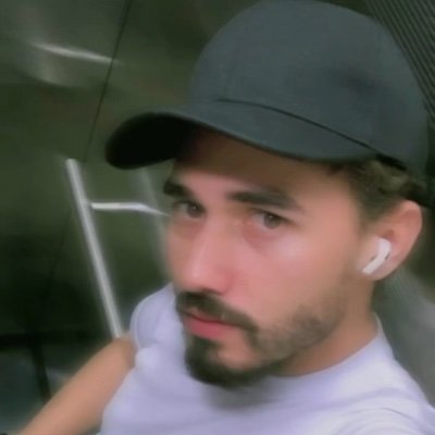 Escribo lo que pienso y a veces lo que siento por cierto a veces digo cosas nada normales somos belless