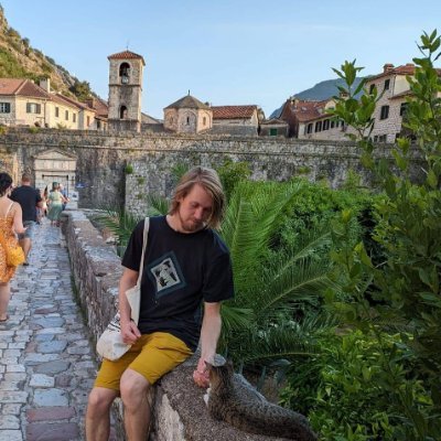 xaurynn's profile picture. alt. account

Big Brother Discord, altijd leuk! (zie link)