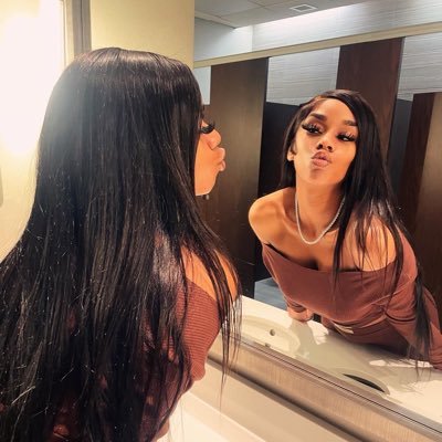 andrea_reanna's profile picture. Charming✨😌 Come Laugh With Me In My World🌍 📲insta: reannandreaaa 👻:butterfly_besar