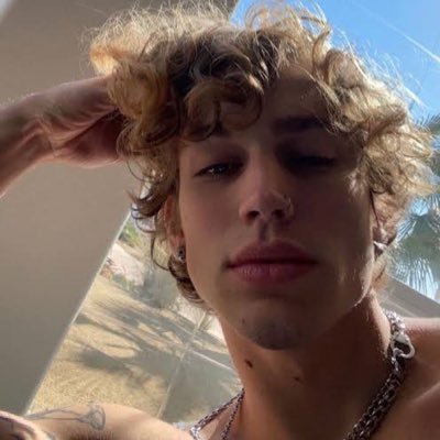 taintedflyers's profile picture. superman aint got shite on me. 18+ My Sun and Moon