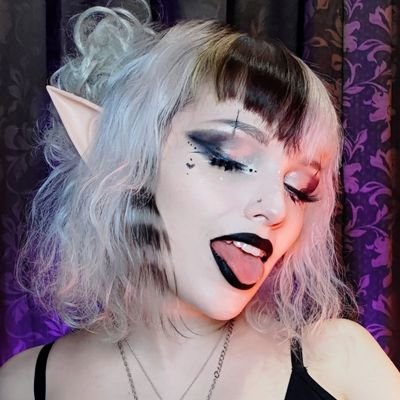 +18 only  NSFW + uncensored!🖤🖤🖤 
Poly, Pan, Goth girl. 🦇
Kinky kitty, bratty succubus, petite pastel pixie, vampy cryptid...
🦇 She/her They/them 🖤💖