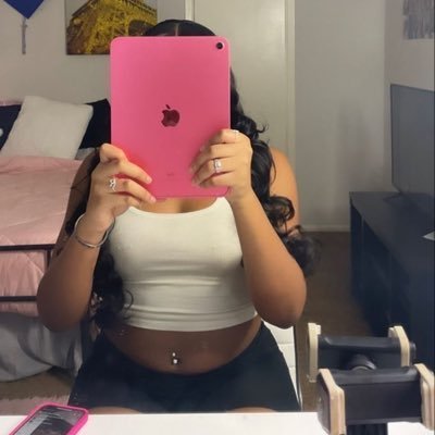 on here to play with this fat pussy (females 21+ ONLY) men dni🙅🏽♀️ females feel free to dm me💗 trynna get nasty on snap💦