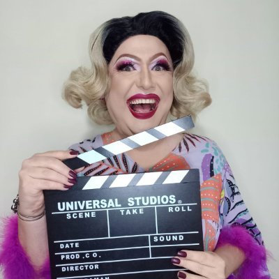 Drag queen, ator, dramaturgo, roteirista, diretor, professor e notório homossexual.
ig: ladyderosas