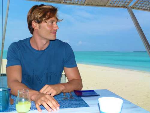 MaxKukai's profile picture. No matter how you feel, get up, dress up, and show up...