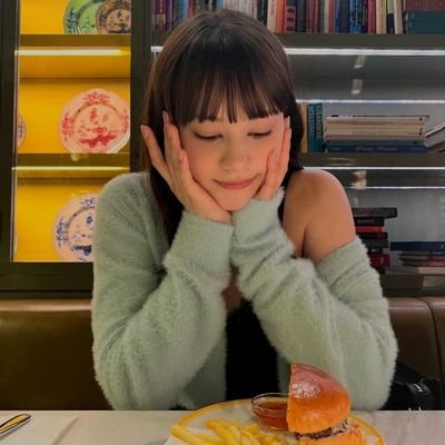 cherrrycolalime's profile picture. welcome to my food log!! 🥗✨️                                                   
                     soy @dietglossydew ~