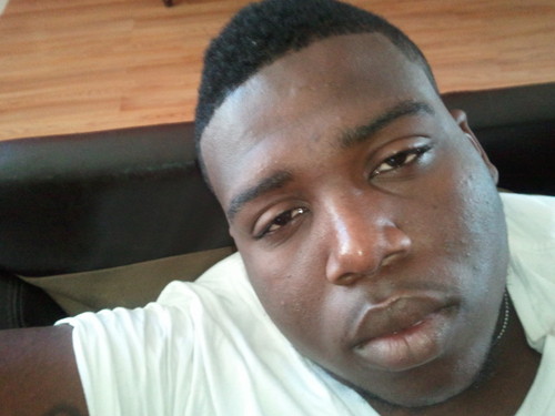 laid back #TeamAmbition #Teamloyalty #TeamLibra #Teampussyeater in jus kno every one jus like my lil brudda said @kp_comingsoon jandon clofer coming soon