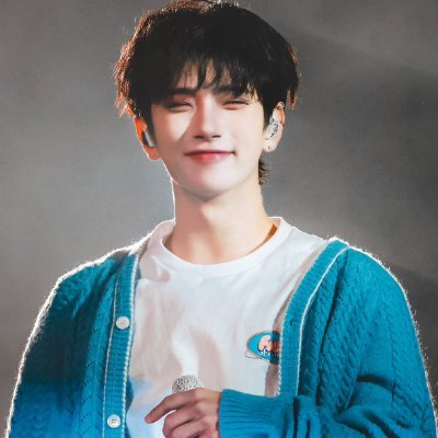 just a mere human being falling madly in love with moon junhui
♡ @zebongztream ♡