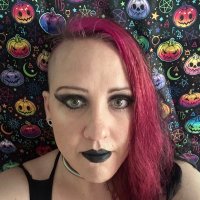 Trash Goth Makes(@trixiehobbitses) 's Twitter Profile Photo