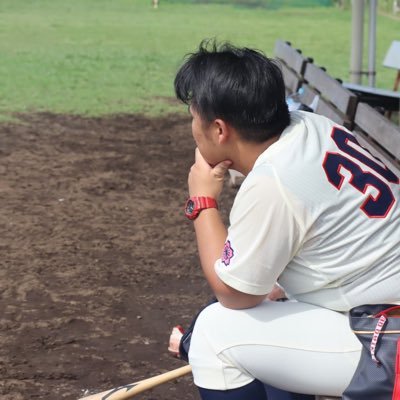 大学軟式野球部の監督でした。今はひっそりと下町の中学校野球部を指導したまする。