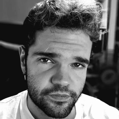 ChatelMoh's profile picture. 29. Persona. O eso creo.