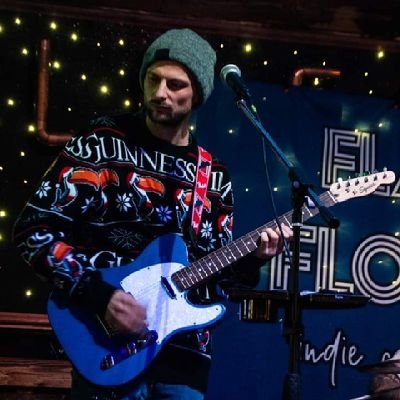 Part time Rockstar 🎸🎤🎶
Full time human traffic light🚥🛑🚦
Blackburn Rovers fan