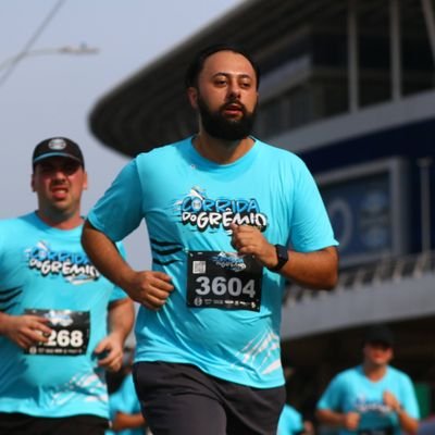 Administrador de Sistemas,
Gremista,
Nerd,
Viciado em livros, filmes e séries,
Grande apreciador de cerveja artesanal e vinho,
Pai do Bryan.