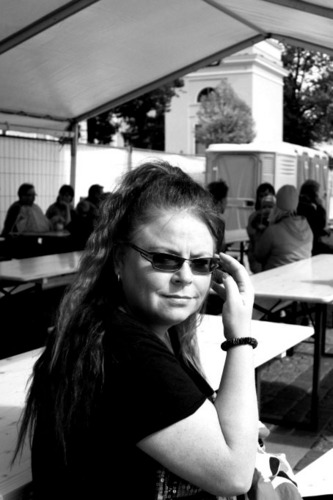 PiaHanninen's profile picture. Tehtaan piipun juurella varttunut. Vahva tahto tehdä maailmasta parempi paikka. Järjestöjyrä. Silti se puita istutteleva ihmistyyppi maailmanlopun kynnyksellä.