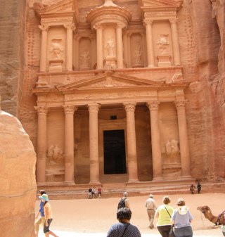 rllynn77's profile picture. 