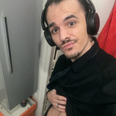J’ai 28 ans français tunisien créateur de contenu ! Là pour enrichir ton plaisir pas pour remplir ton portefeuille 😘