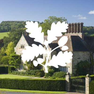 Once the home of renowned author Rudyard Kipling, celebrated for stories like The Jungle Book. Built in 1634, this historic home is in the Sussex countryside.