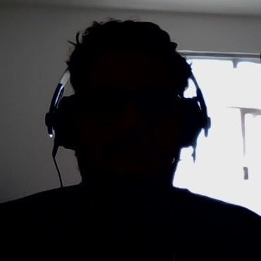 Computeiro cavalo doido, estudante de estatística e último bastião da bicharia e da agiotagem.