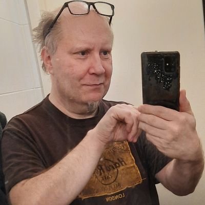 EsaWirta's profile picture. En ole täällä enää. Ks sinitaivas.