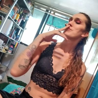 •Ella• Diosa Psicodelica&Pacheca Vampira Vegana y Feminista Saffica Poliamorosa Demi°Pansexual Artista Multidisciplinaria
No soy Famosa