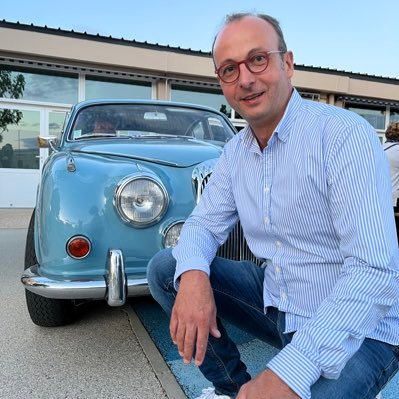 Vigneron à REDESSAN (30) Œnologue, Élu, aficionado, mélomane, cinéphile, 2cv, R4L...