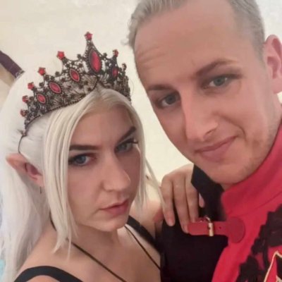 Nerdy Couple | TTRPGs | Cosplay | Gamers | LARP We play Dungeons & Dragons, video games and chat on https://t.co/dfFNGiBE3o