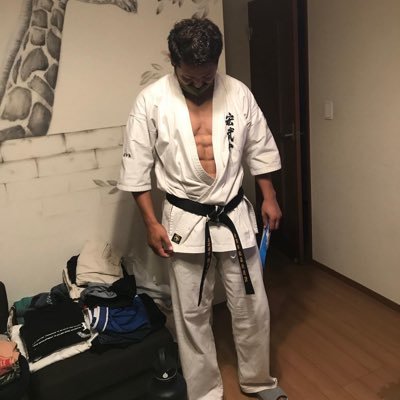 goujussk2's profile picture. 地主になりたい痔主　そろそろ家業に戻る出戻りオヂ　借金7.6億の多重債務者　現実逃避でゴルフと筋トレと飲酒の日々… 特に有益なことはつぶやきません。