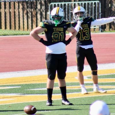 Saint Xavier football 26’ #91 DT/DE |6’2 250 pounds | 3.6 GPA (502)939-9395 |240 Bench| 365 squat| Barkerj26@stxtigers.com