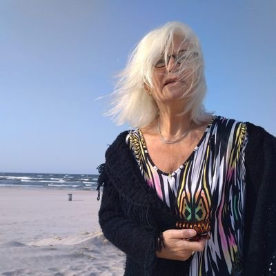 Prawica, a niepolityczne nowelki dla relaksu https://t.co/VEJDkM96VV
Komentator-obserwator:)polityka historia, muzyka, psychologia, i sztuka.