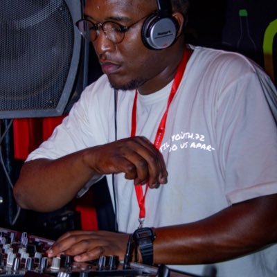 •Hip Hop Dj•Megamixer•Bookings:graphixdj2@gmail.com•Call:081 712 5571