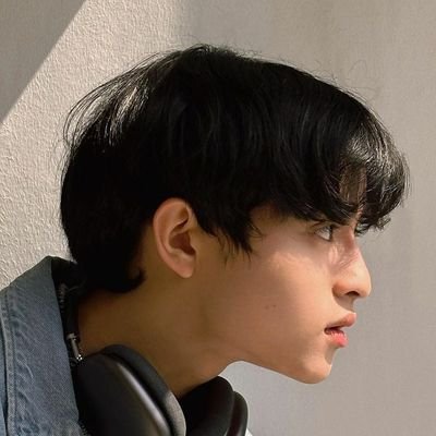 saturtinn's profile picture. 