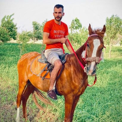 لا انا على بال حدا ولا حدا على? بالي لحالي احلالي  
😎